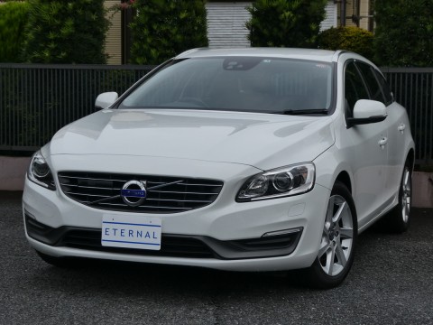 2015年モデル　ボルボ V60 ラグジュアリーエディション アイスホワイトサムネイル